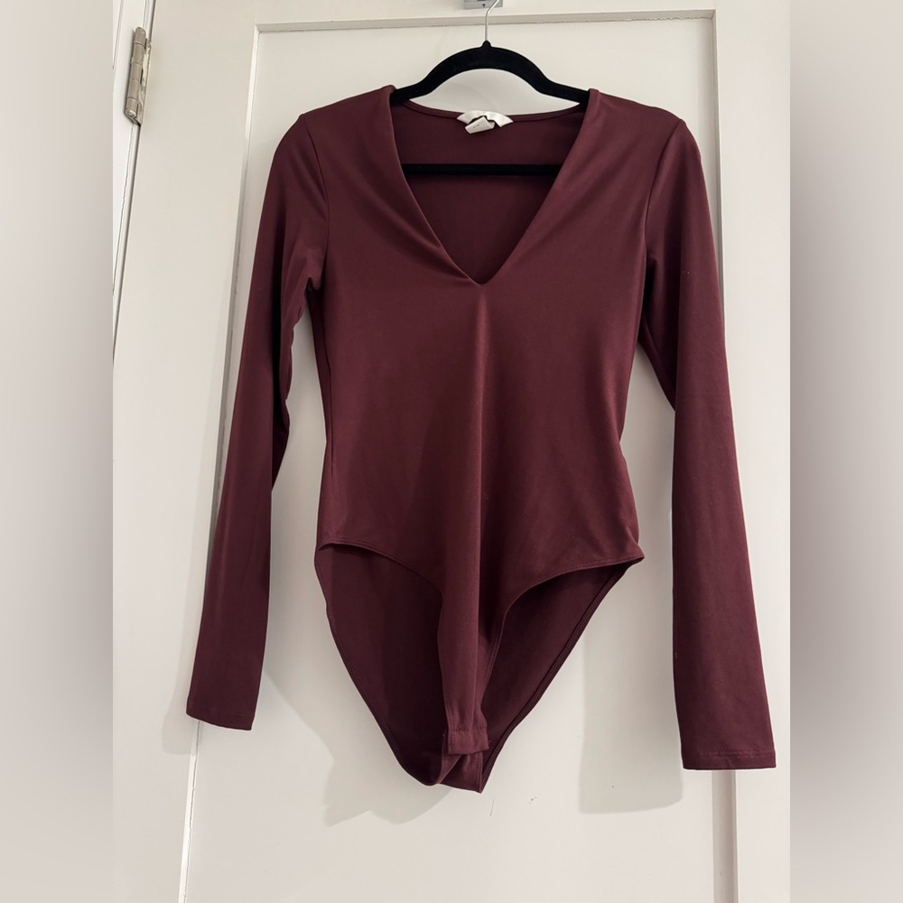 H&M Burgundy Long Sleeve Bodysuit V-Neck Stretch Top Size Small